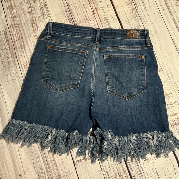 Judy Blue denim shorts. Size L. - Picture 2 of 8